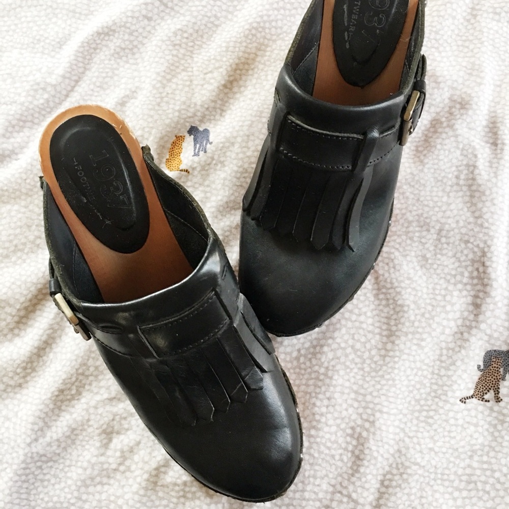 Madewell wooden tassel clogs